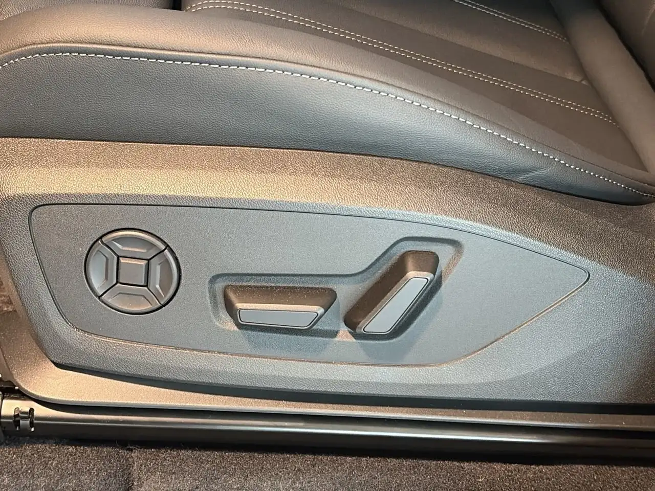 Audi Q6 e-tron снимка Audi Q6 e-tron