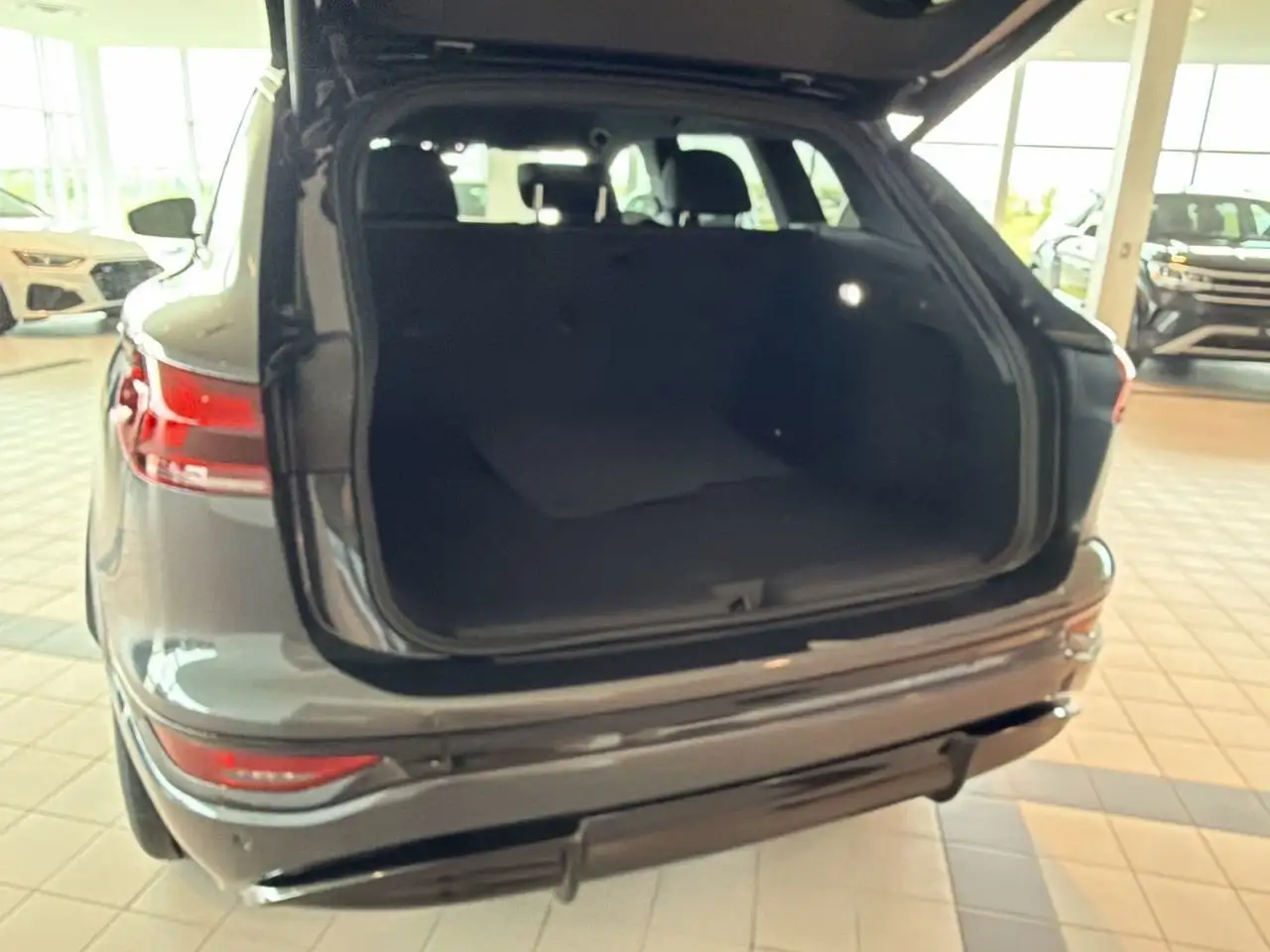 Audi Q6 e-tron снимка Audi Q6 e-tron