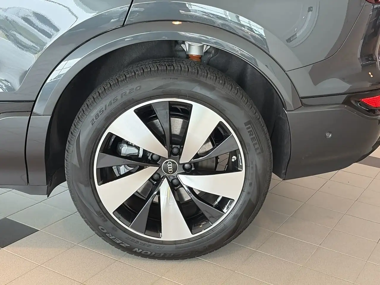 Audi Q6 e-tron снимка Audi Q6 e-tron