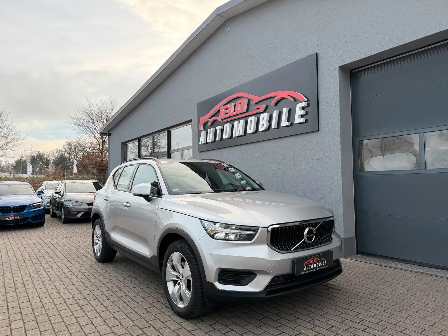 Volvo XC40 2WD*Navi*Kamera*Spurhalte*Tempomat* Silber - 1