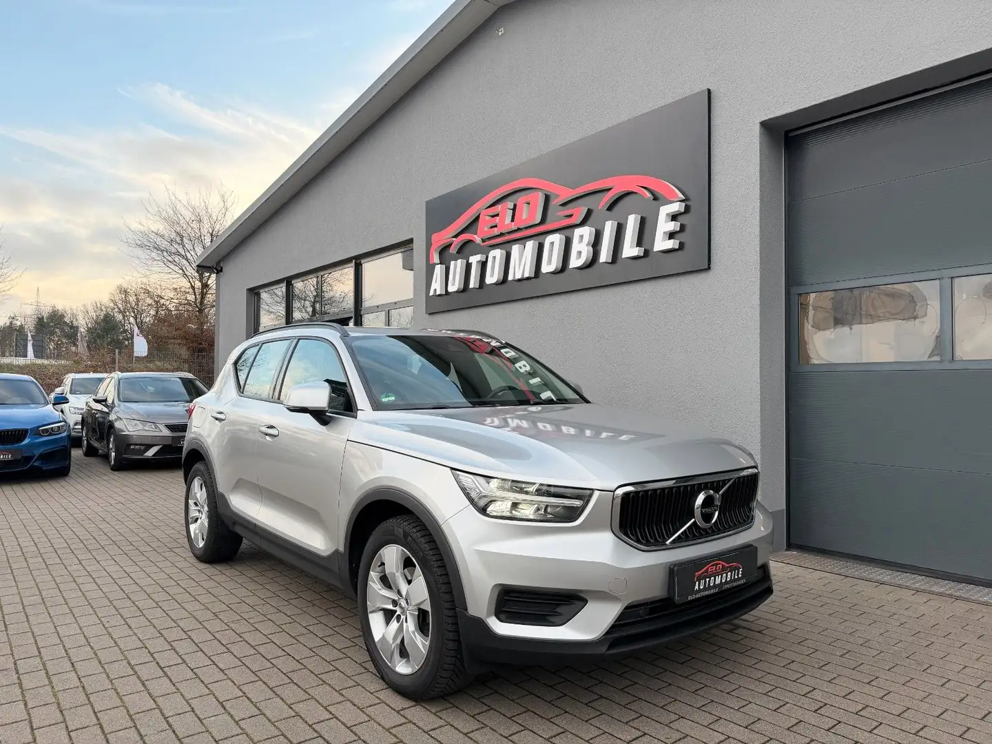 Volvo XC40 2WD*Navi*Kamera*Spurhalte*Tempomat* Silber - 2