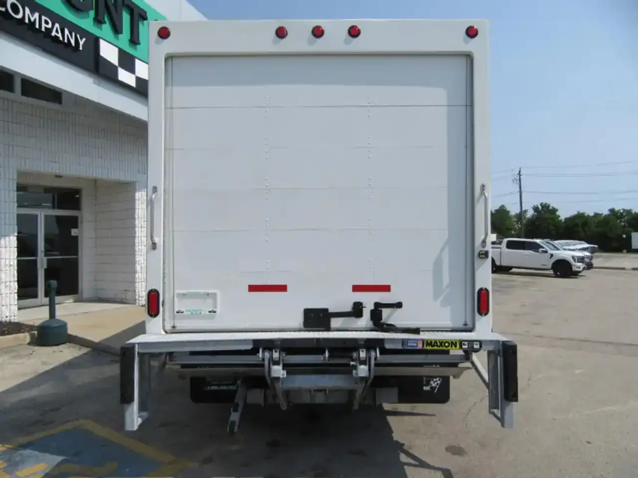 Ford E-450 снимка Ford E-450