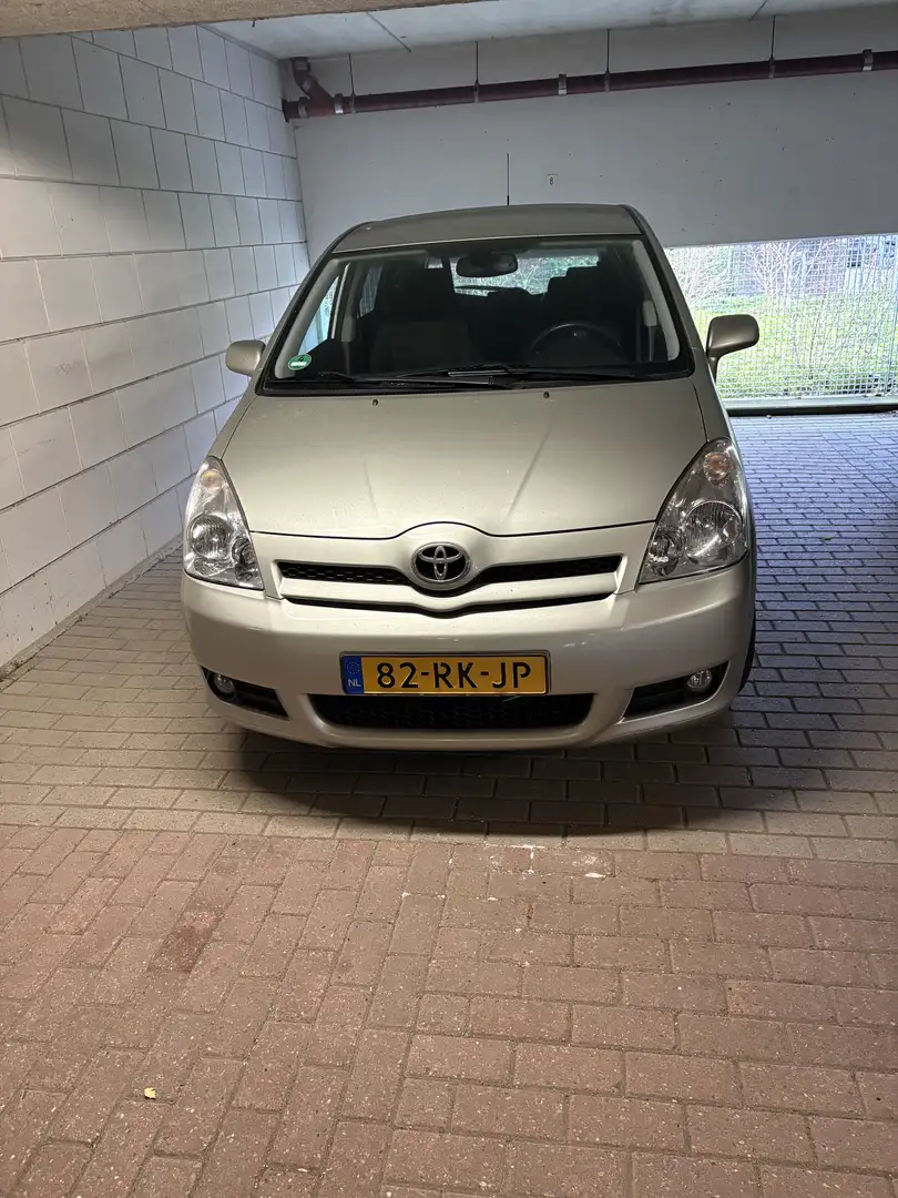 Toyota Corolla Verso 1.8 VVT-i Luna 7p. Gris - 1