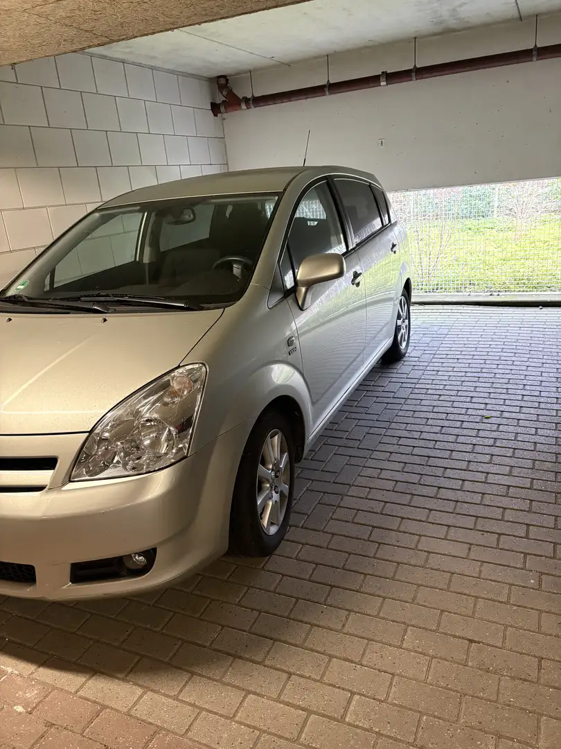 Toyota Corolla Verso 1.8 VVT-i Luna 7p. Gris - 2