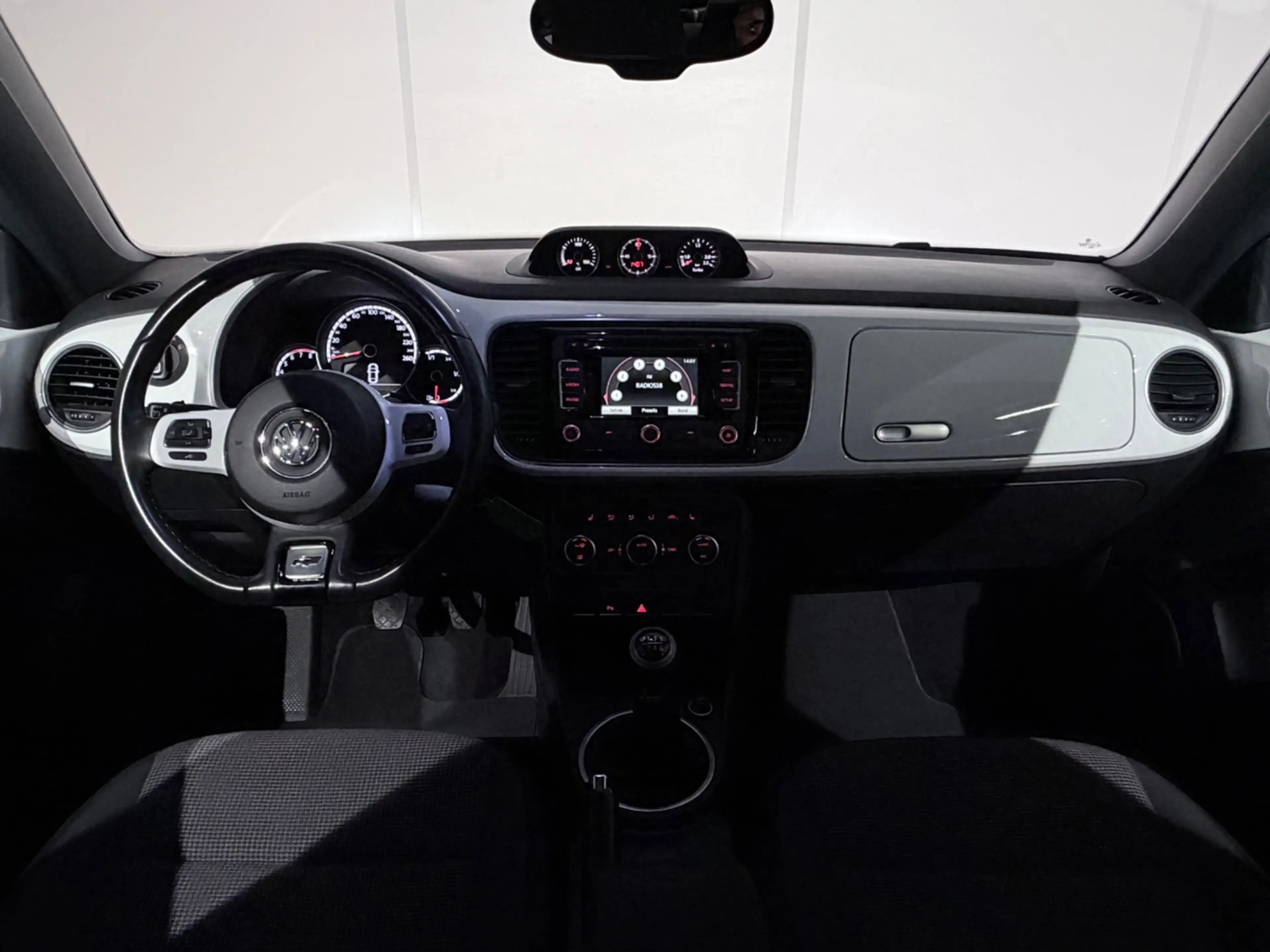 Volkswagen Beetle 1.4 TSI Sport Cup Edtion R-Line /Clima/Cruise/PANO — photo 2