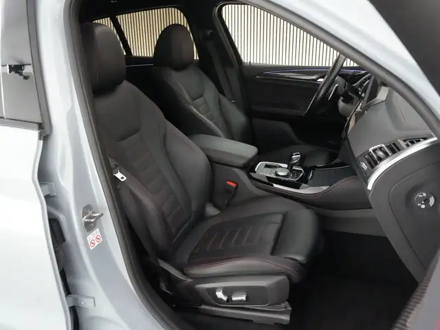 BMW X4 view 14