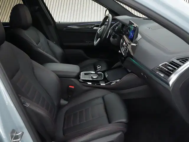 BMW X4 view 10