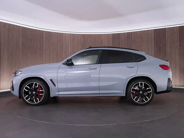 BMW X4 view 11