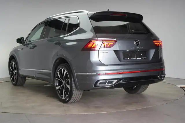 Volkswagen Tiguan Allspace view 4