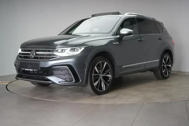 Volkswagen Tiguan Allspace view 3