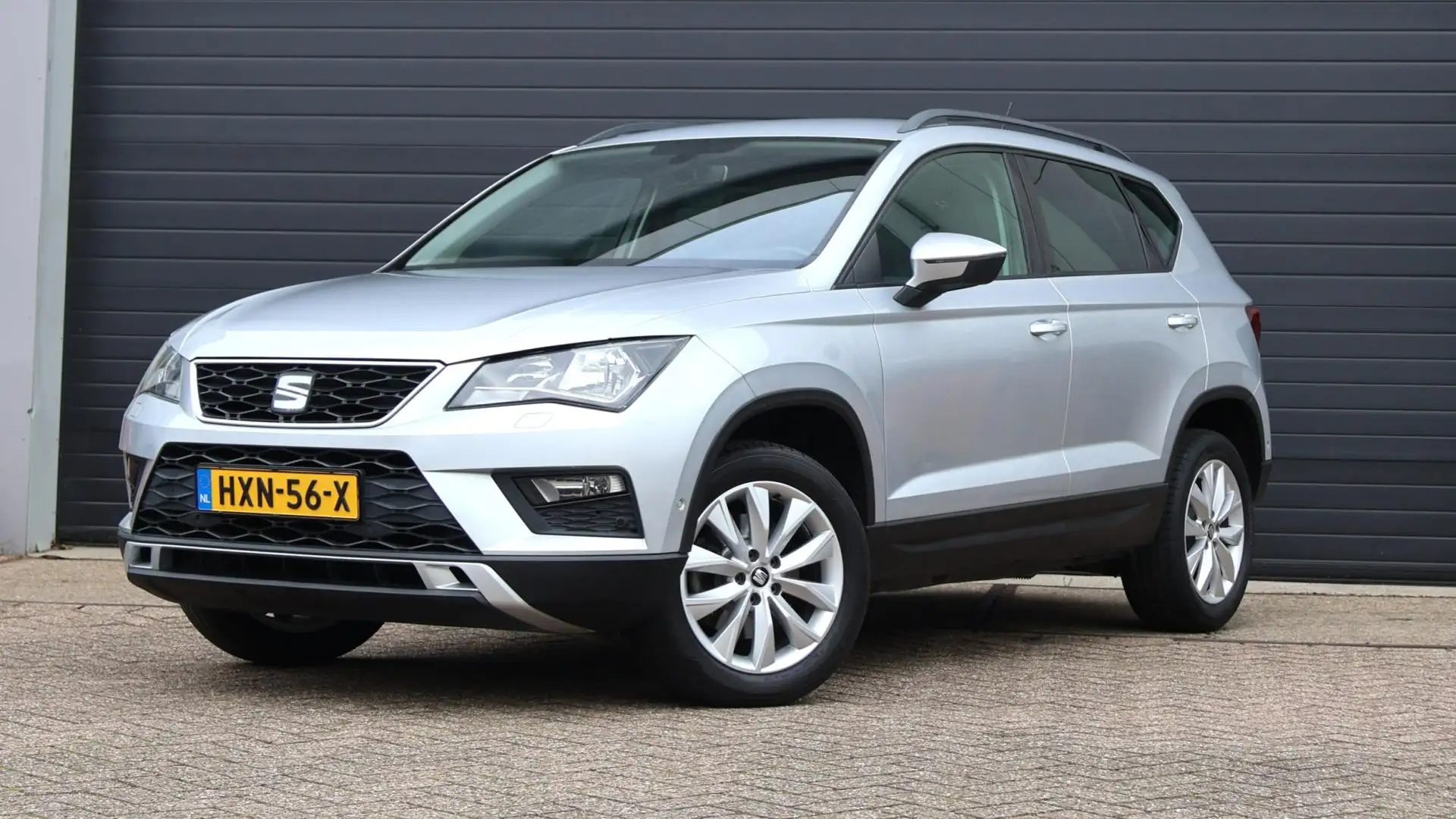 SEAT Ateca 1.4 EcoTSI Style Alcantara/Navi/PDC/Cruise/Clima Grijs - 2