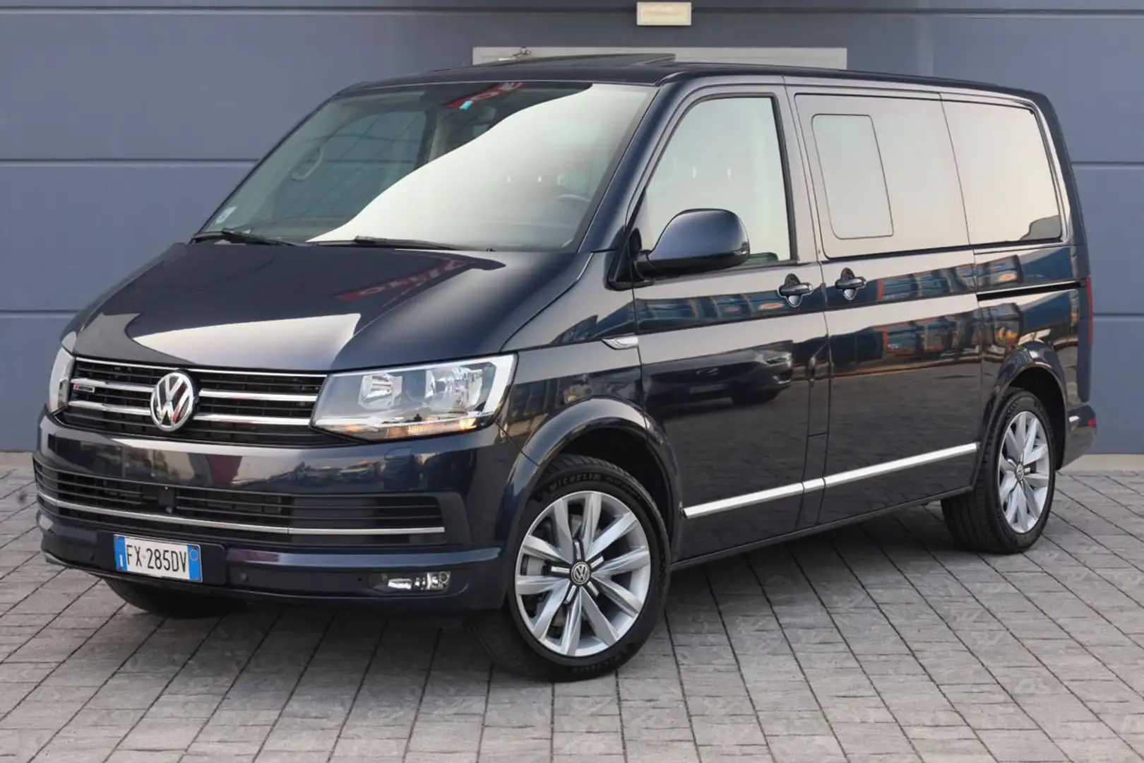 Volkswagen T6 Multivan 2.0 TDI DSG 4Motion Highline 4x4 7 posti Blu/Azzurro - 2