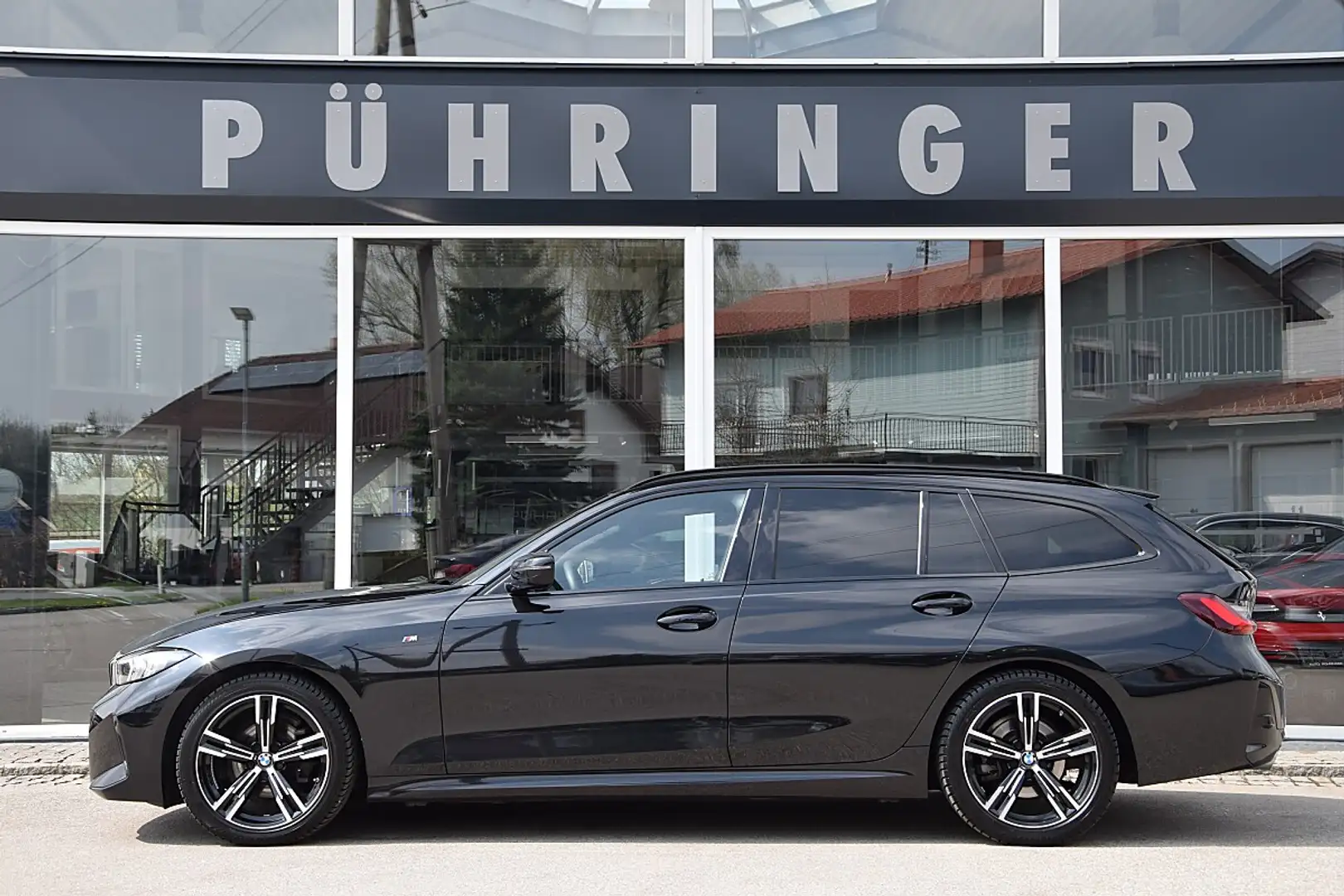 BMW 318 d 48 V Touring Aut. *M Sportpaket* Schwarz - 1