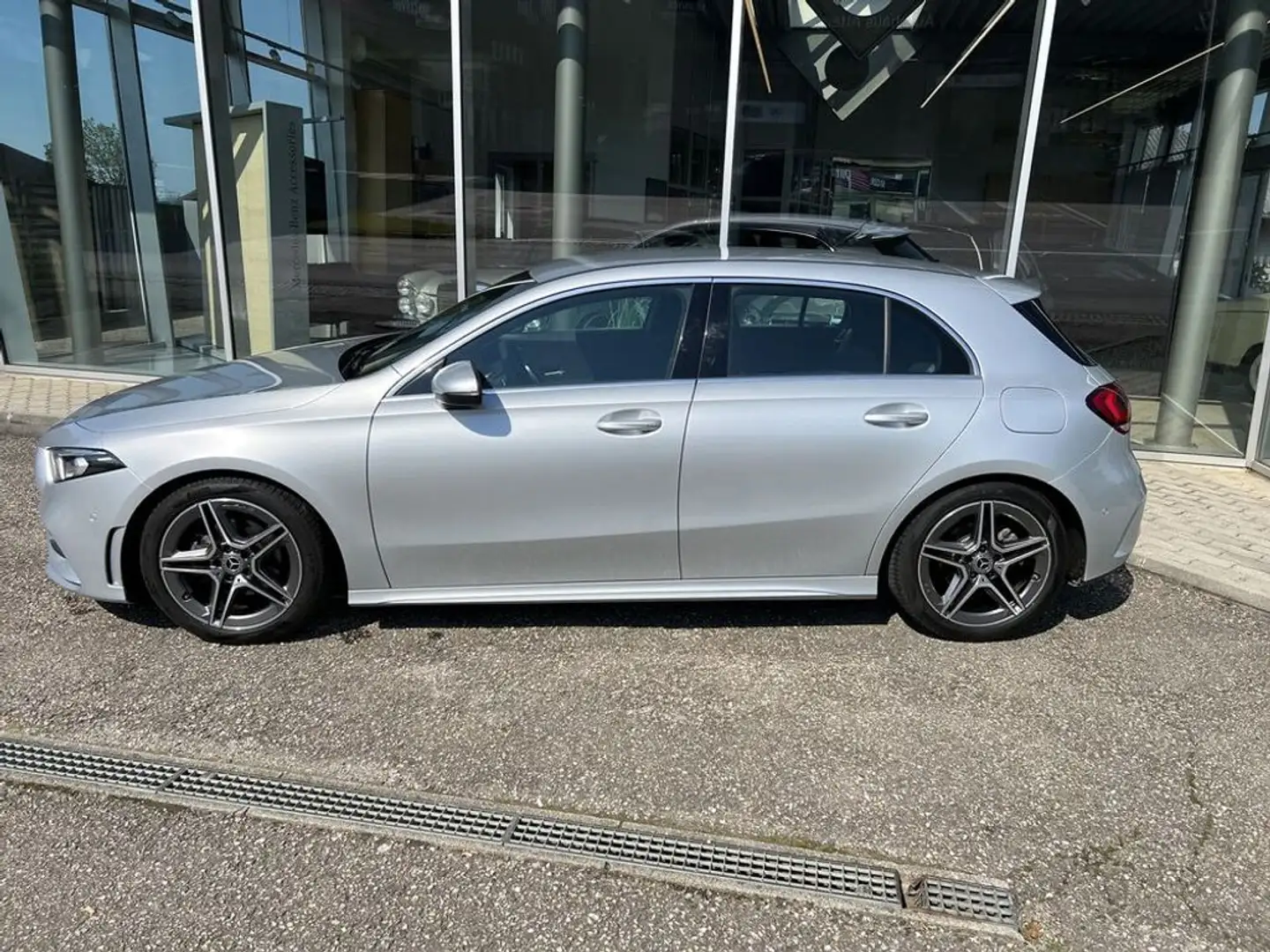 Mercedes-Benz A 180 °AMG-LINE° wenig Kilometer° Zilver - 2