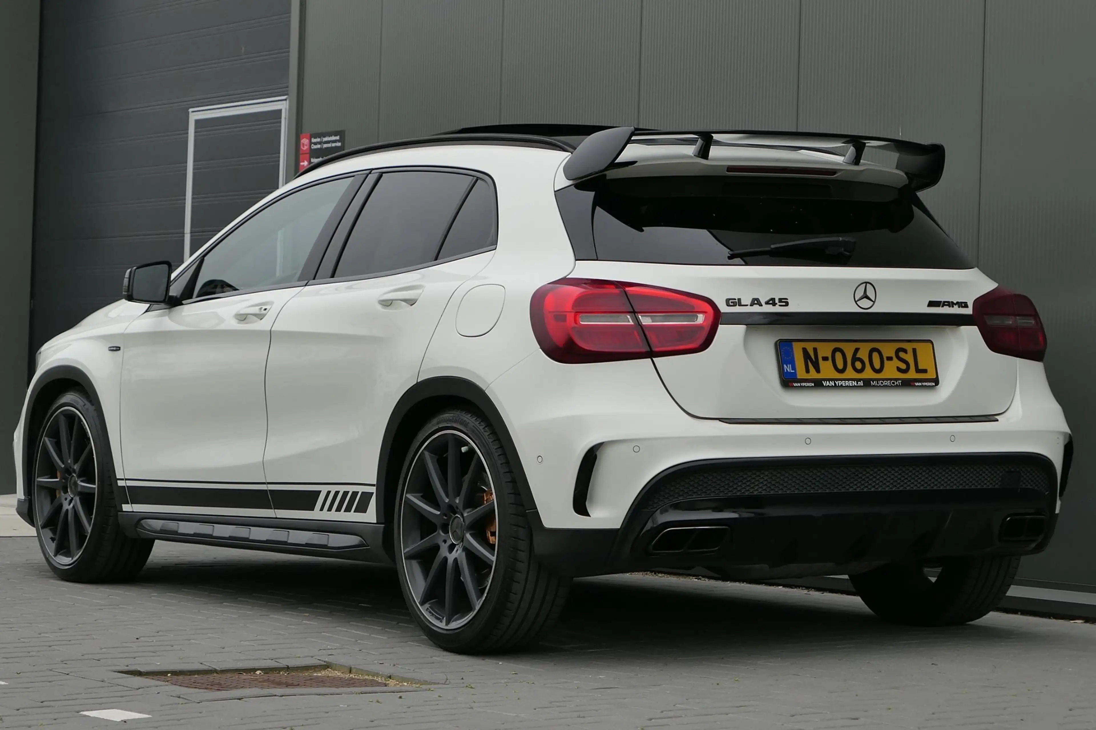 Mercedes-Benz GLA 45 AMG 4MATIC First edition Panorama Stoelverwarming — photo 15