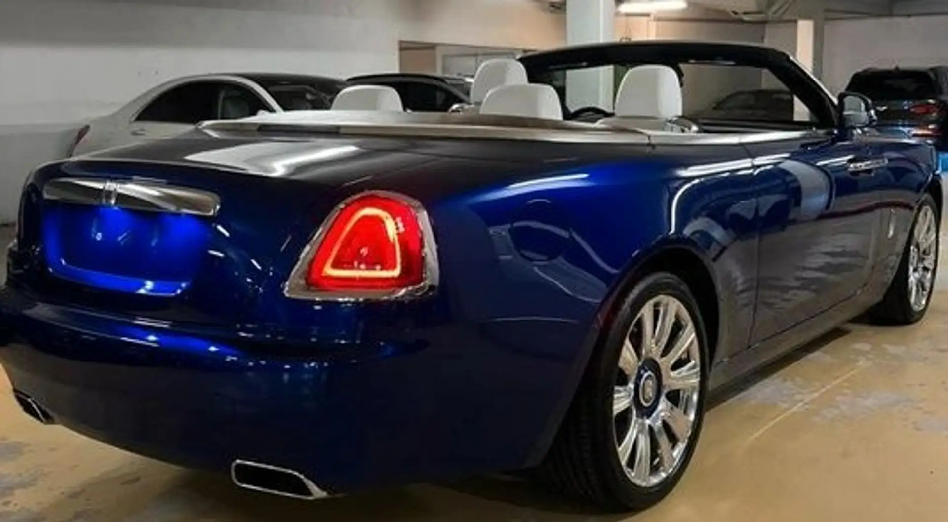 Rolls-Royce Dawn 6.6 V12 Синій - 2