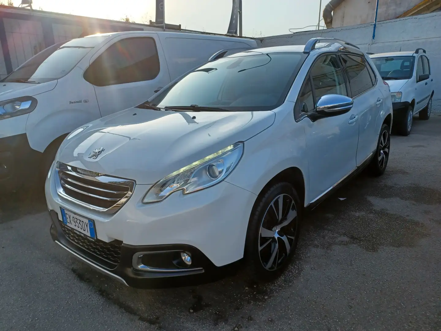 Peugeot 2008 1.6 e-HDi 115 CV Stop&Start Féline Blanc - 1
