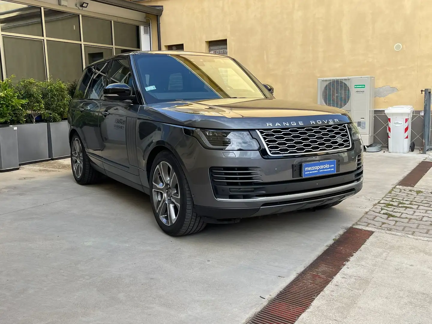 Land Rover Range Rover Range Rover 3.0 tdV6 Vogue Grigio - 1