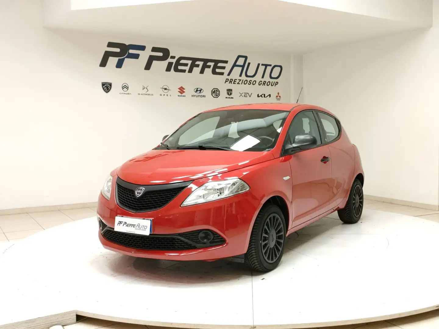 Lancia Ypsilon 3ª serie - Ypsilon 1.2 69 CV 5 porte Elefantino Bl Rosso - 1
