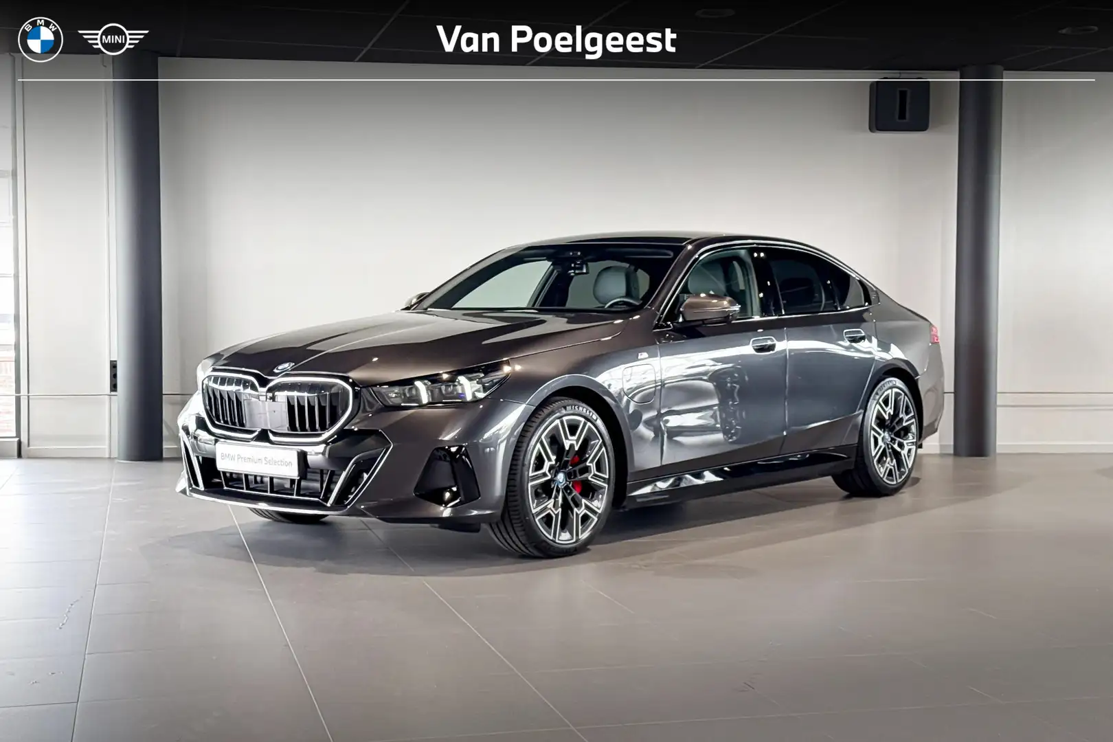 BMW 530 5 Serie Sedan 530e xDrive | M Sport Pro | Glazen P Grijs - 1