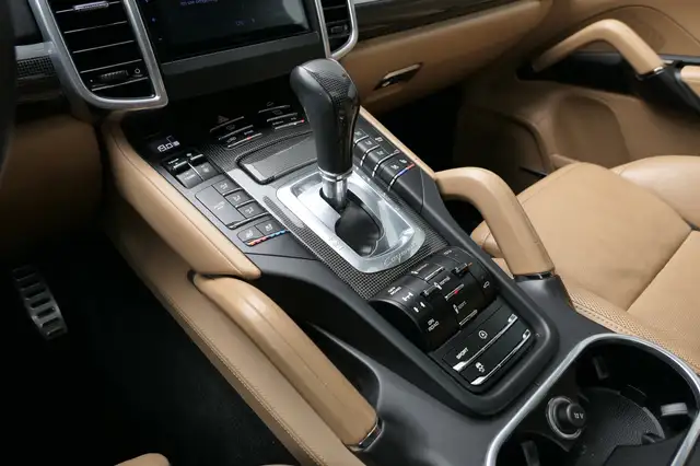Porsche Cayenne view 11