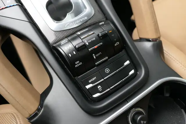 Porsche Cayenne view 12
