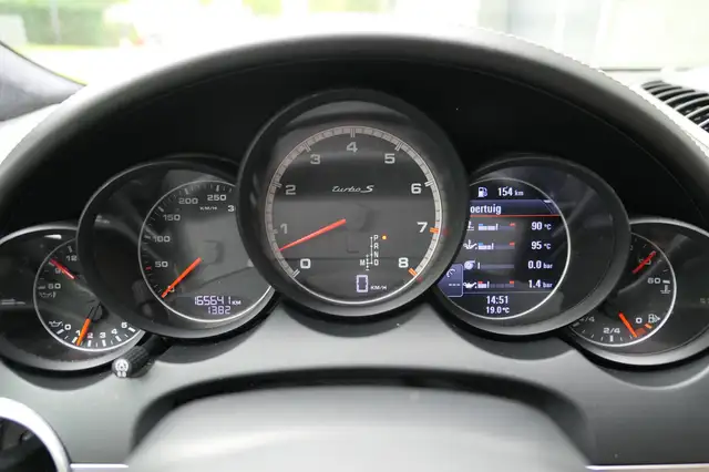 Porsche Cayenne view 5