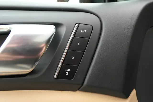 Porsche Cayenne view 8