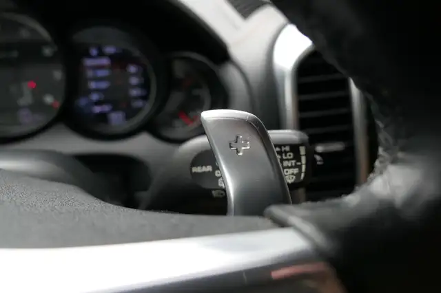 Porsche Cayenne view 15