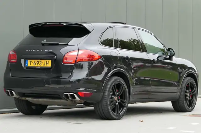 Porsche Cayenne view 2