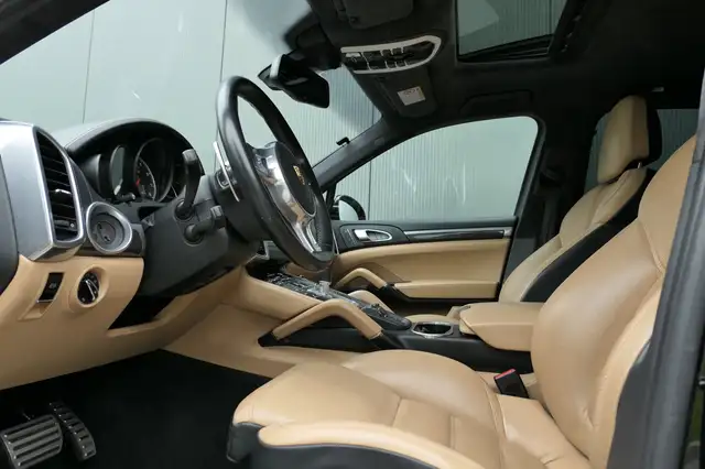 Porsche Cayenne view 3