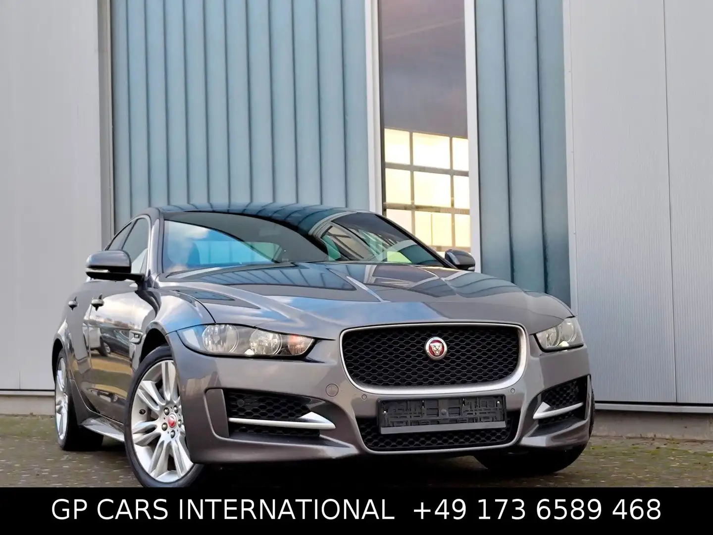 Jaguar XE 2.0D R-SPORT AWD 4X4 180PS EURO6 NEUE MOTOR! Grau - 1
