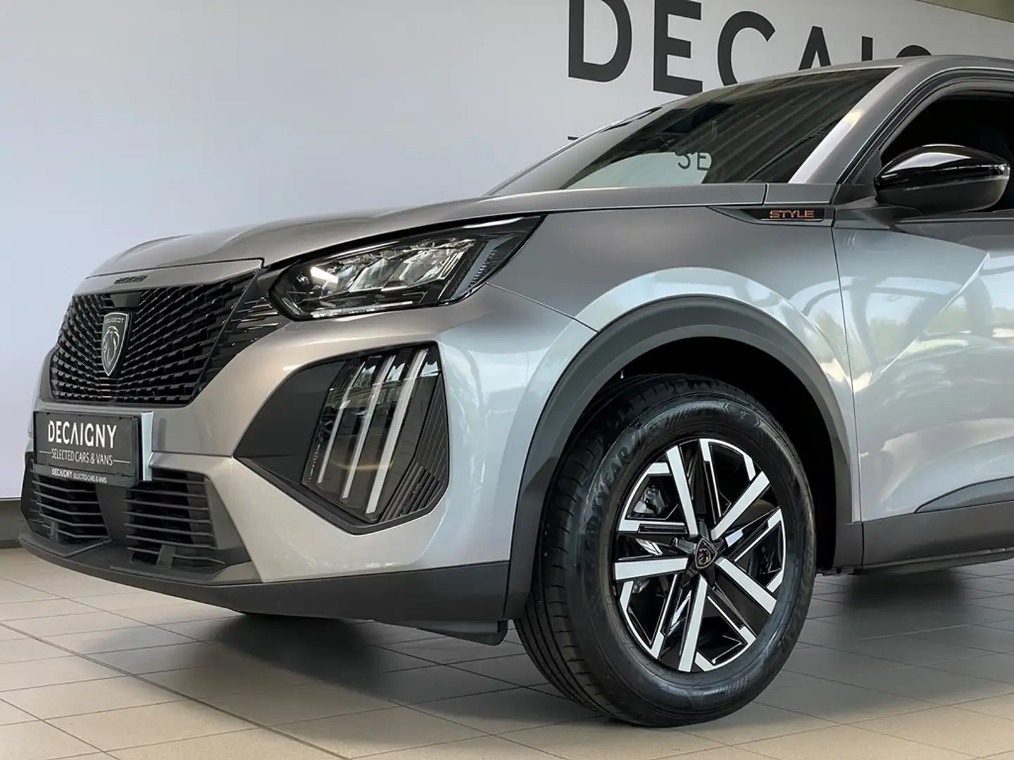 Peugeot 2008 Style 1.2 Hybrid e-DSC6 *App Connect*Sensoren acht Grigio - 2