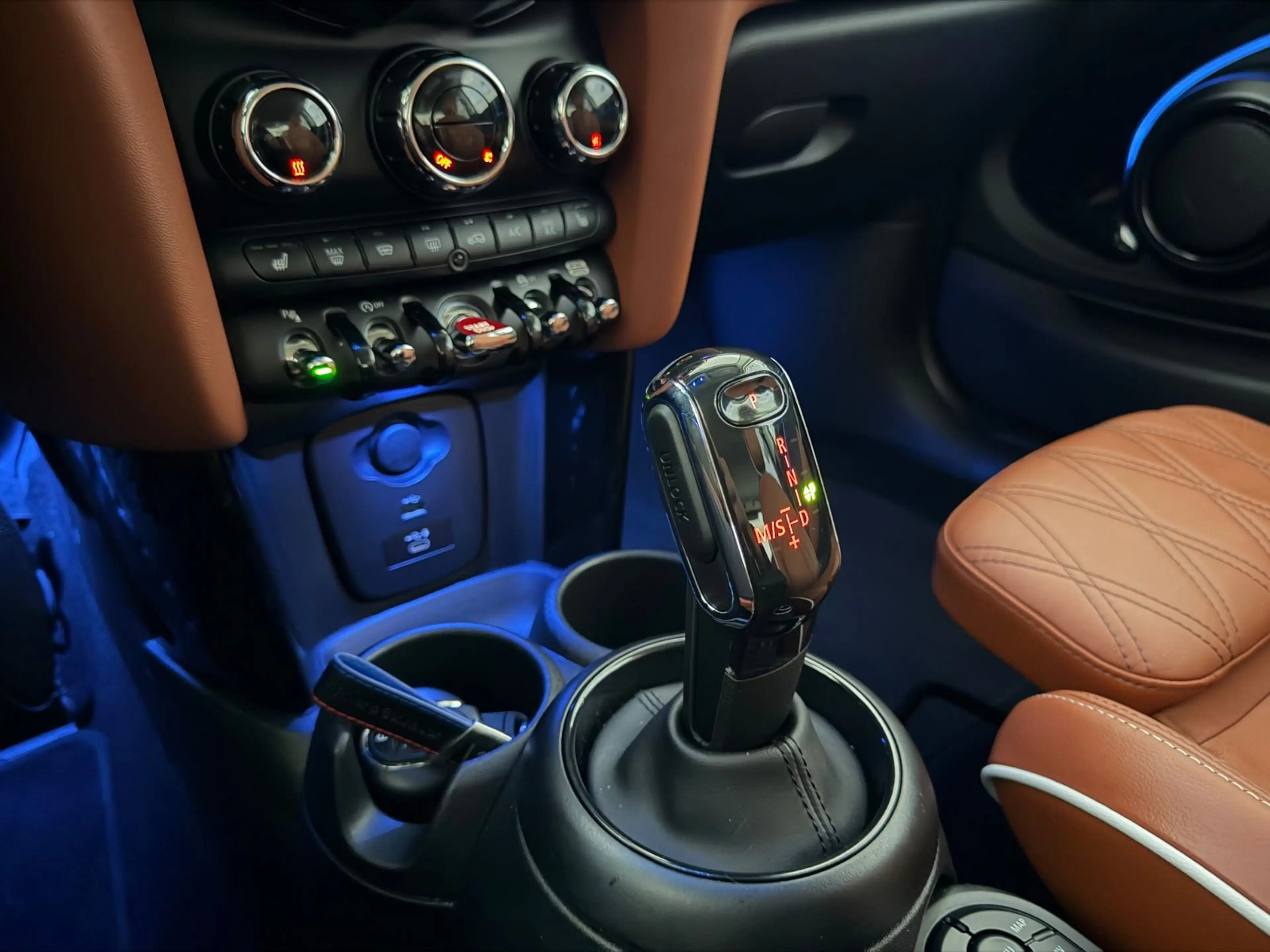 MINI Cooper S COOPER S CLASSIC TRIM KEYLESS HUD LEDER — photo 14