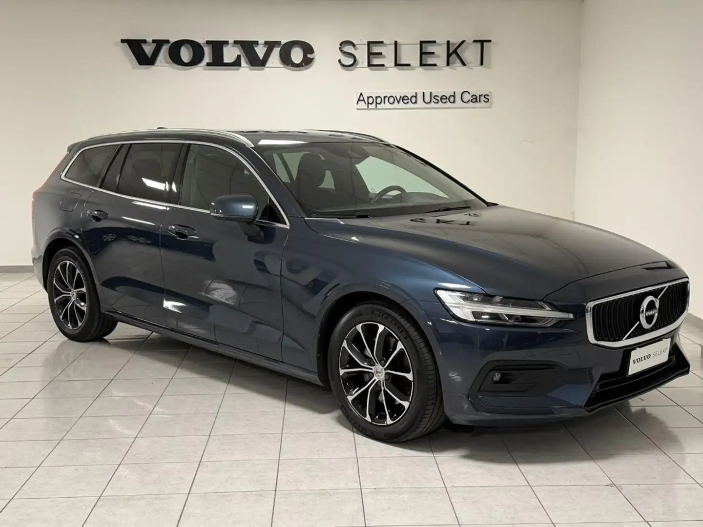 Volvo V60 B3 Geartronic Momentum Business Pro Bleu - 2