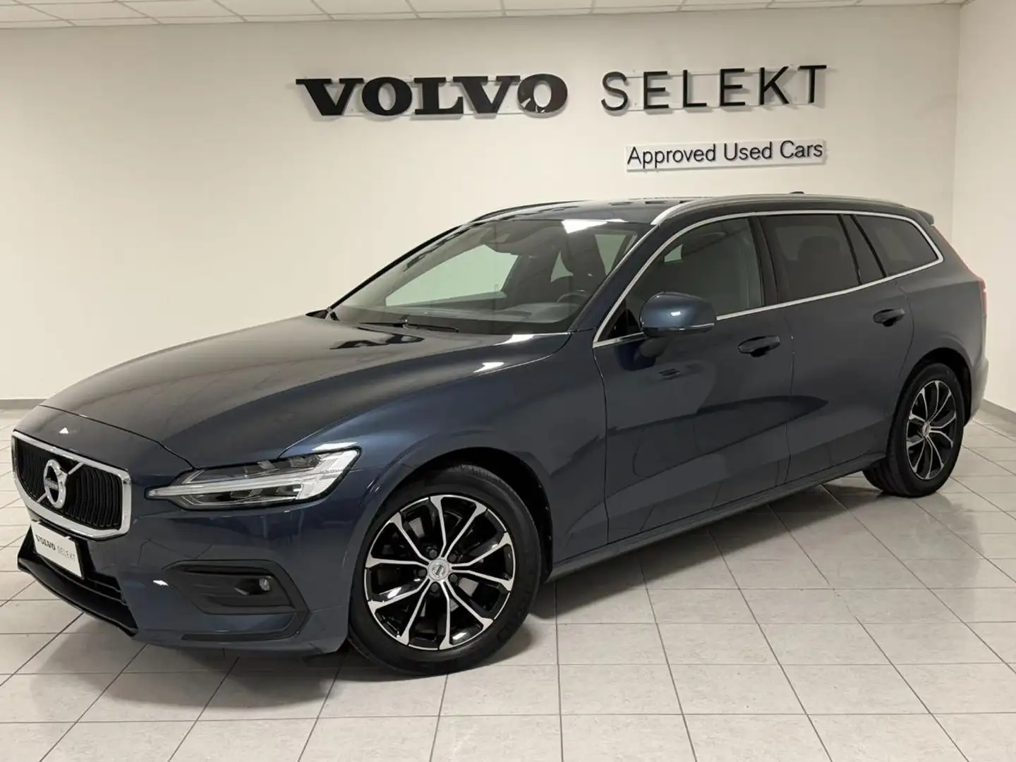 Volvo V60 B3 Geartronic Momentum Business Pro Bleu - 1