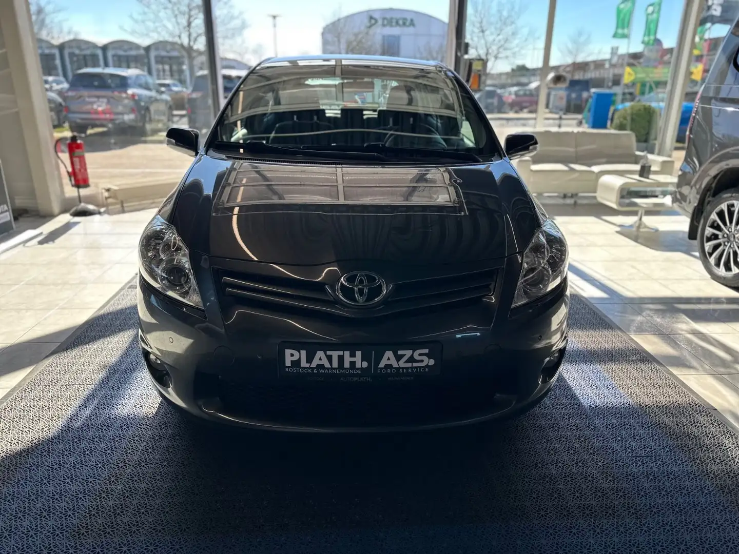 Toyota Auris Travel Grau - 2