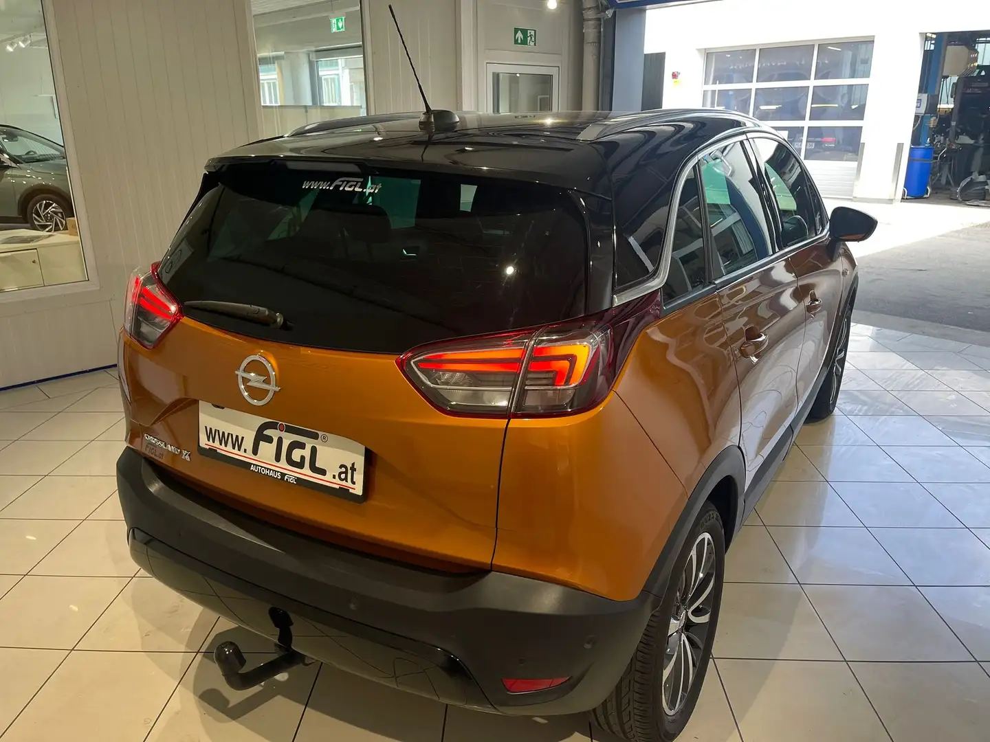 Opel Crossland X 1,2 Turbo Direct Injection Ultimate St/St Aut Oranje - 2