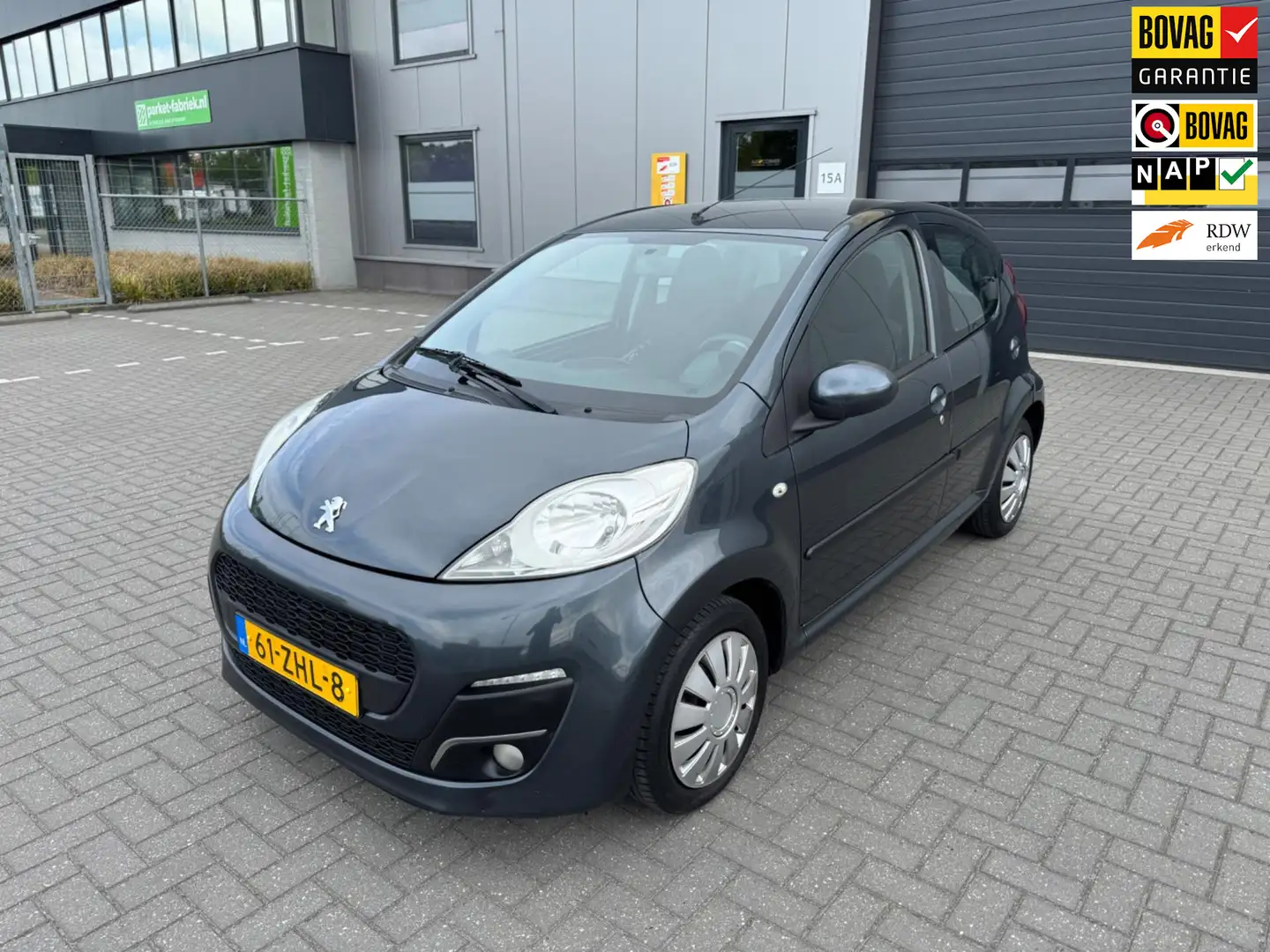 Peugeot 107 1.0 Active Grijs - 1