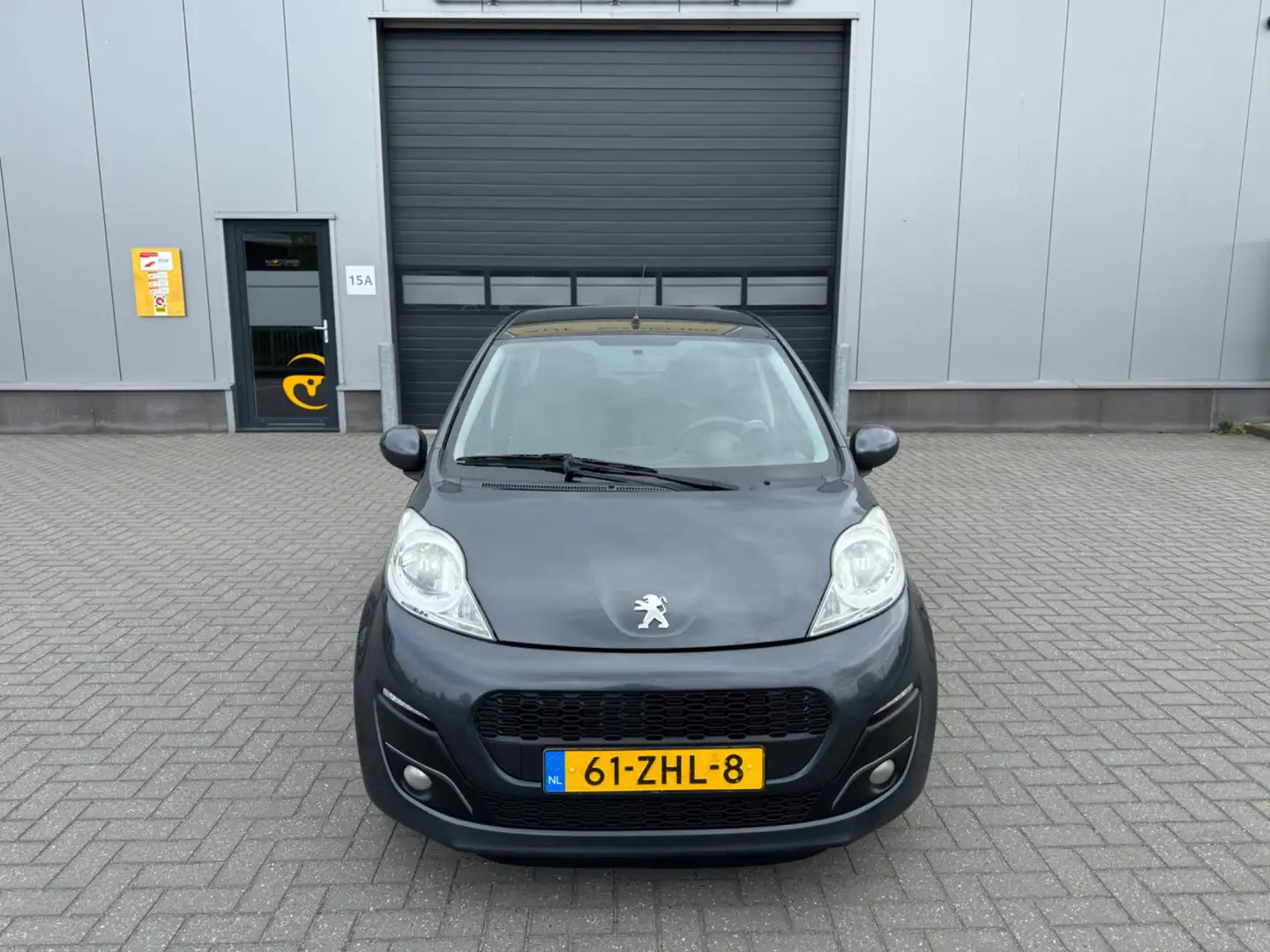 Peugeot 107 1.0 Active Grijs - 2
