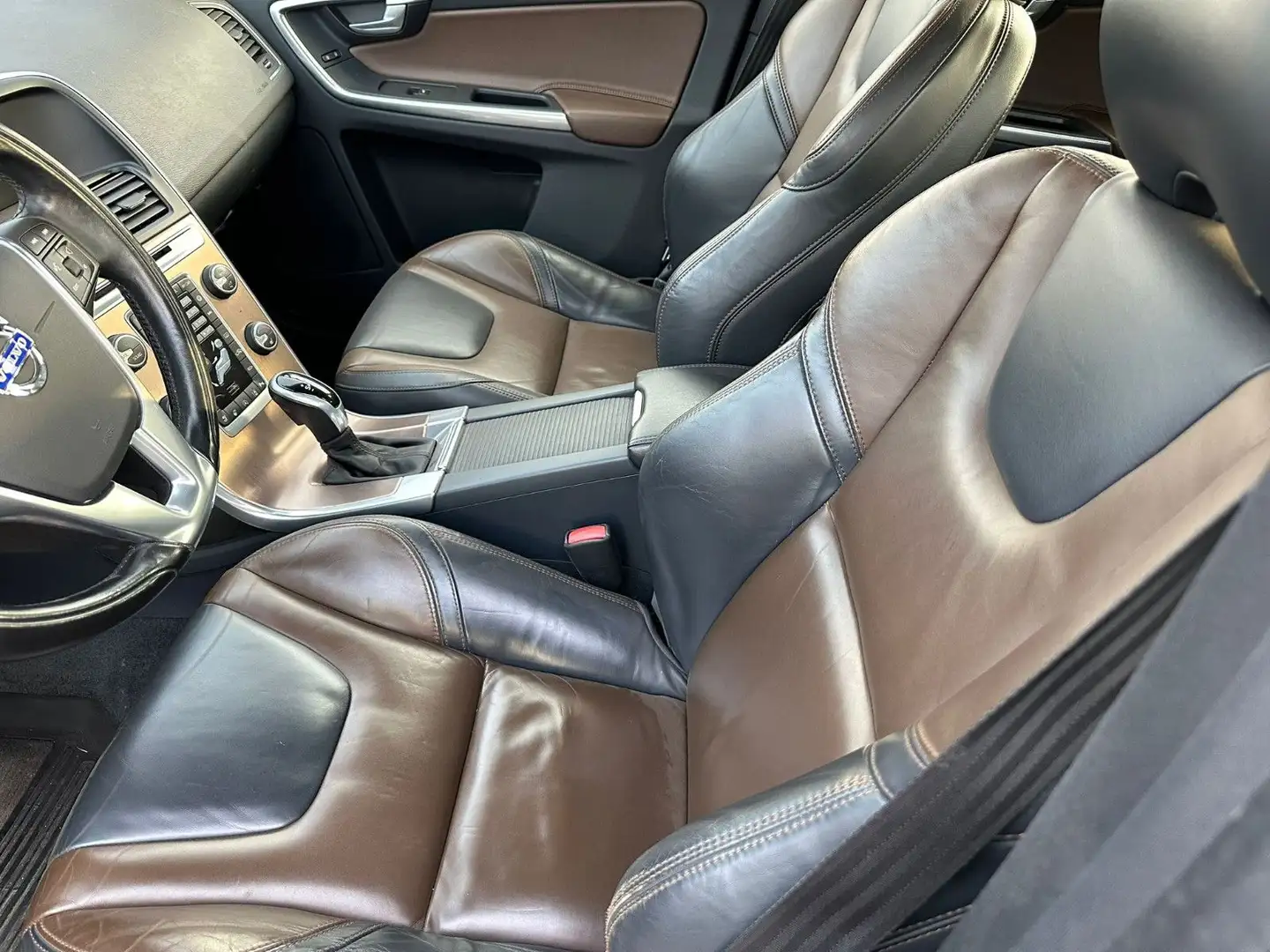 Volvo XC60 XC60 Summum Nav Leder Kamera Pano AHK Braun - 2