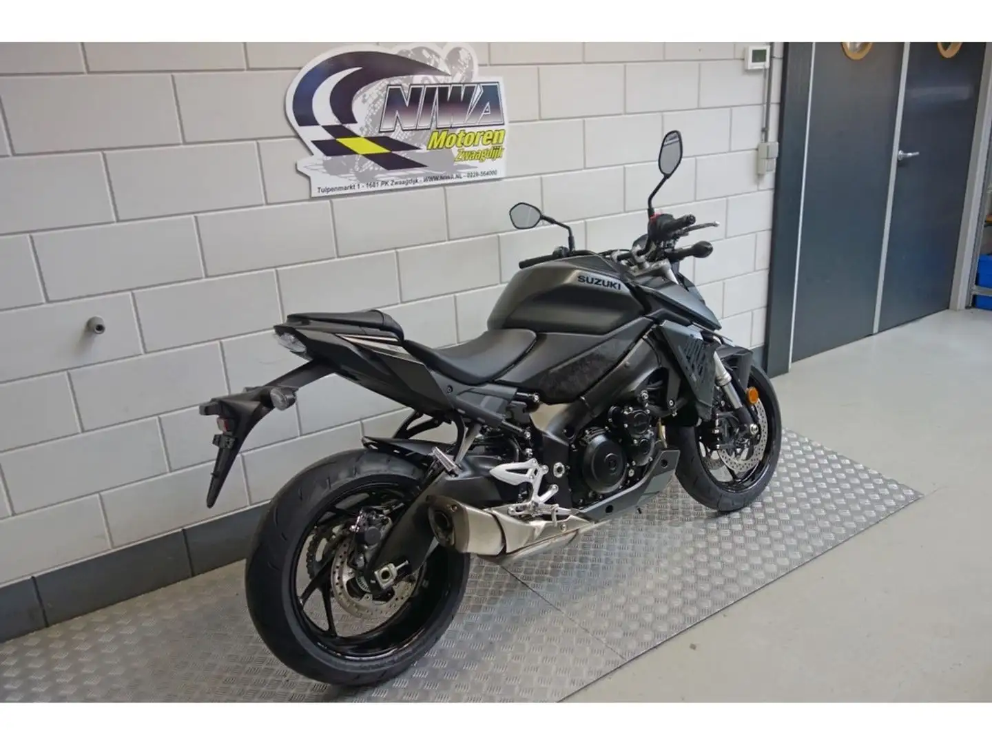 Suzuki GSX-S 950 Schwarz - 2