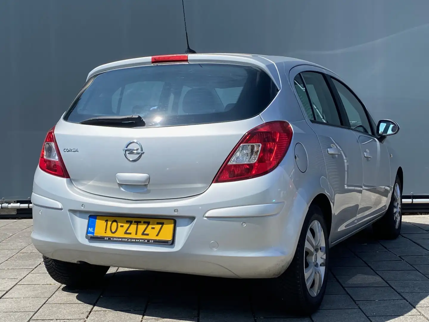 Opel Corsa BWJ 2013 | 1.4-16V 101PK Design Edition AUTOMAAT | Gris - 2