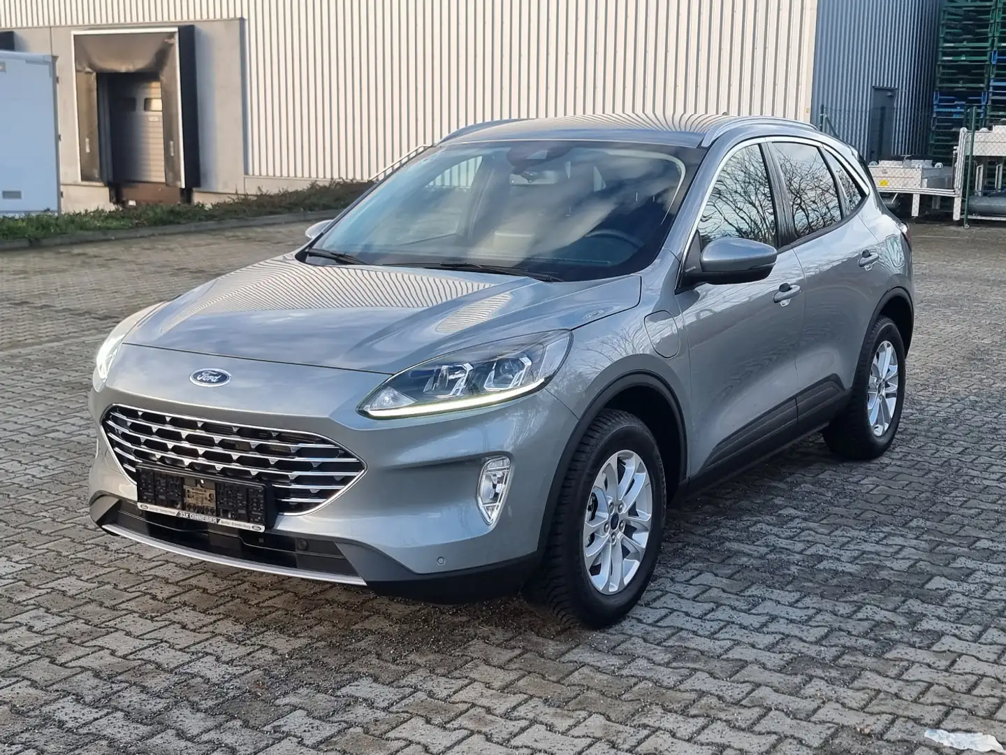 Ford Kuga Titanium Navi+Kamera+Winterpaket+Klima Plateado - 2