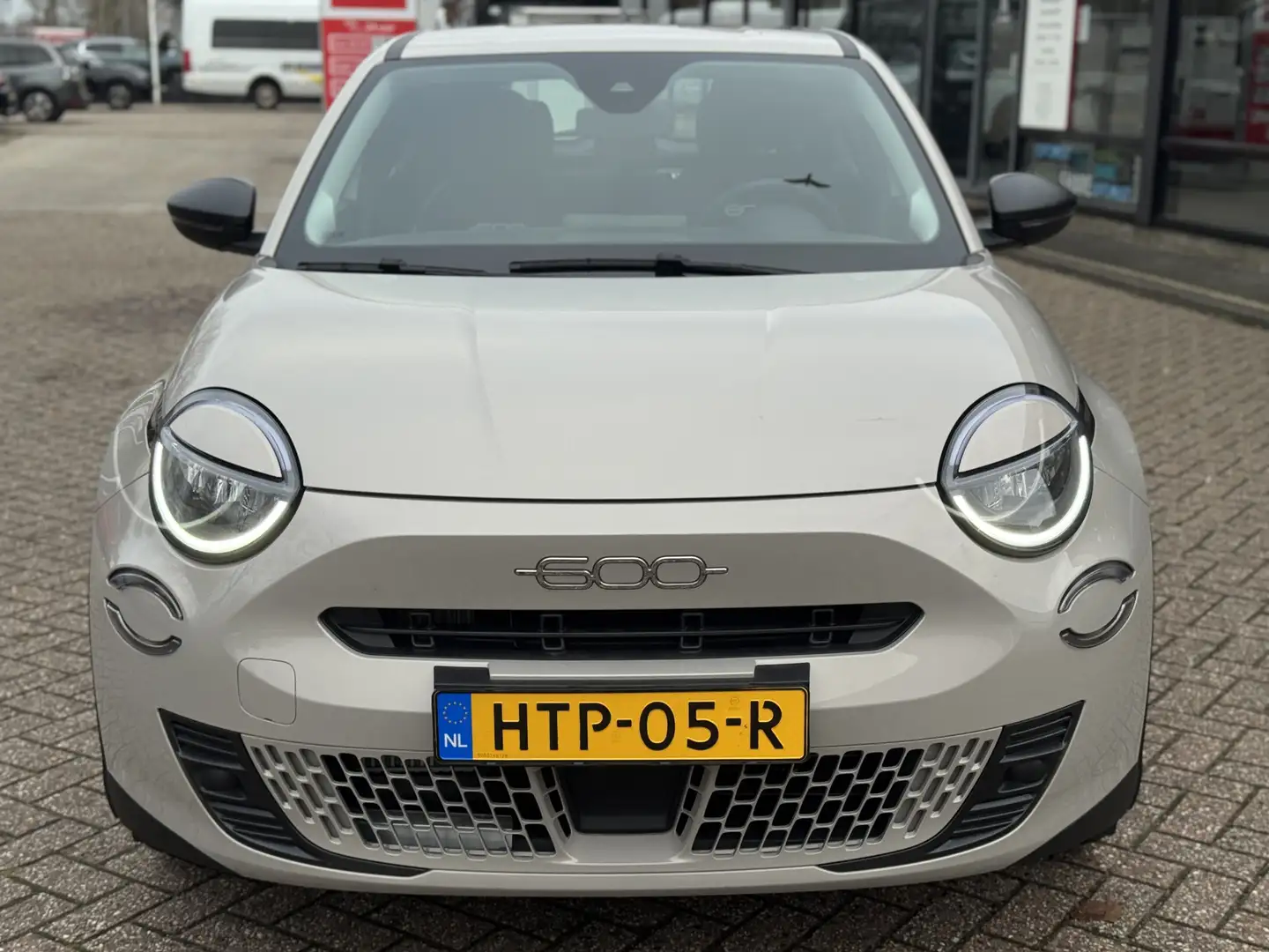 Fiat 600 1.2 Hybrid Urban Grijs - 2