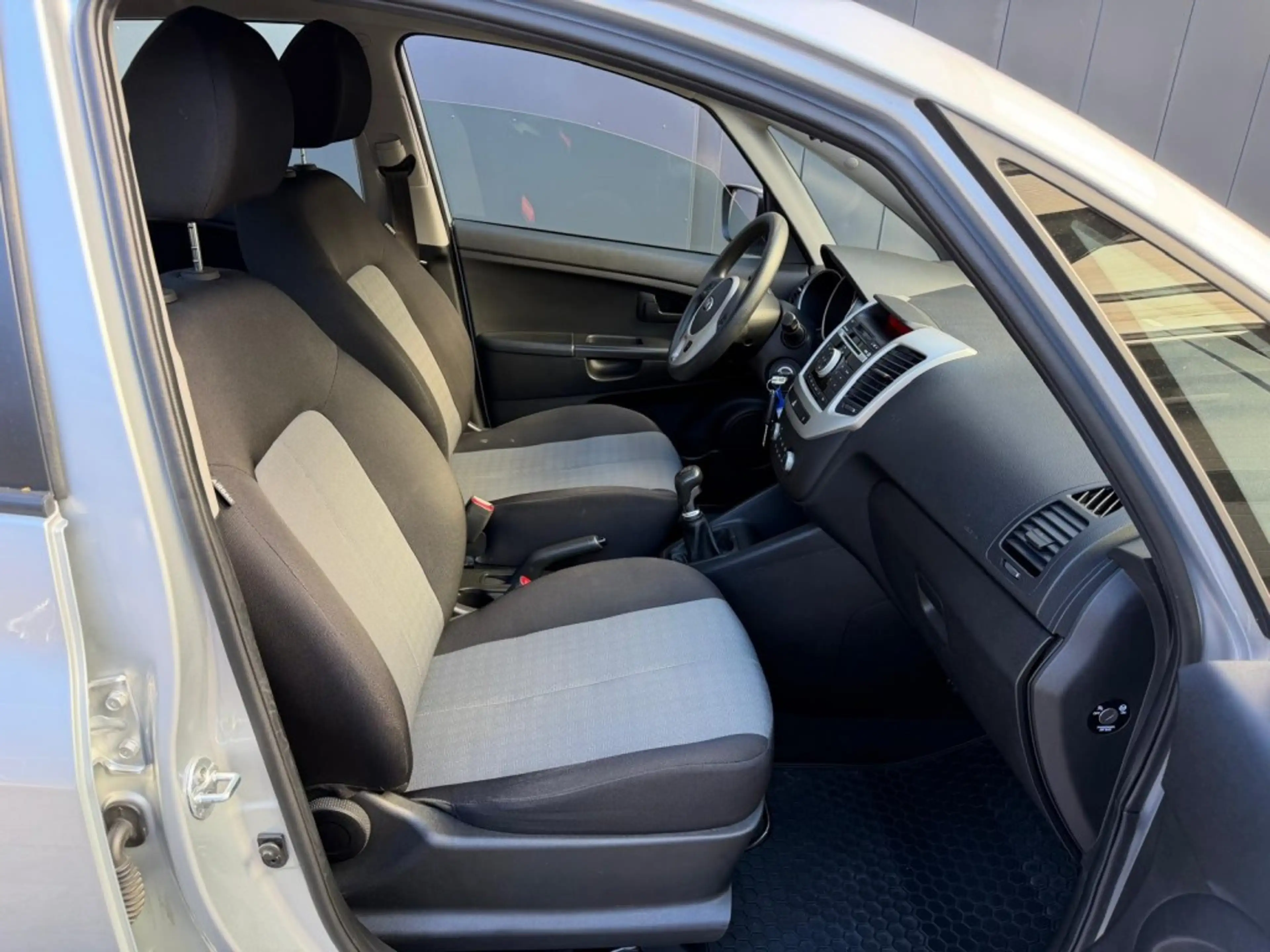 Kia Venga 1.4 CVVT EDITION — photo 9