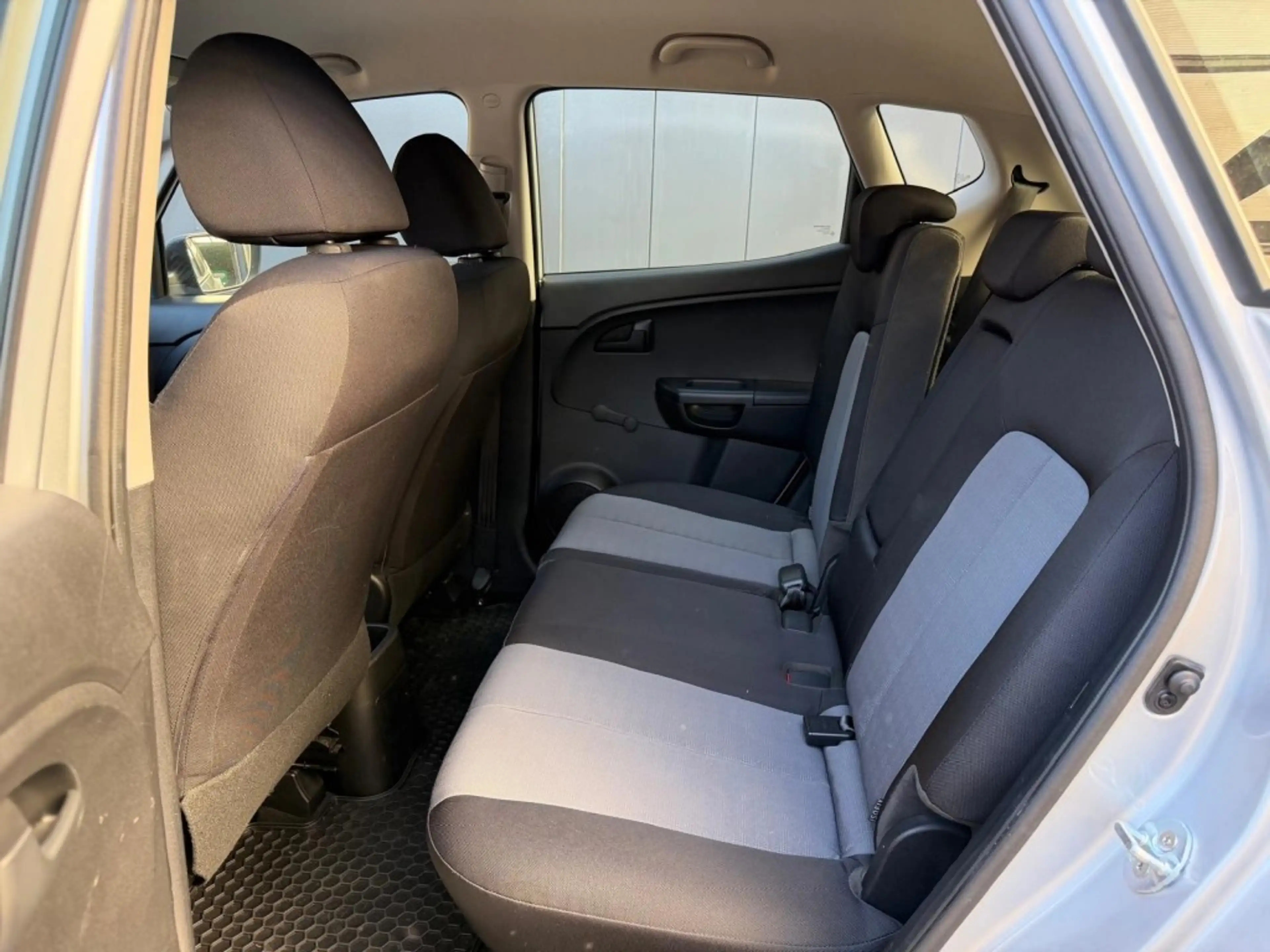 Kia Venga 1.4 CVVT EDITION — photo 8