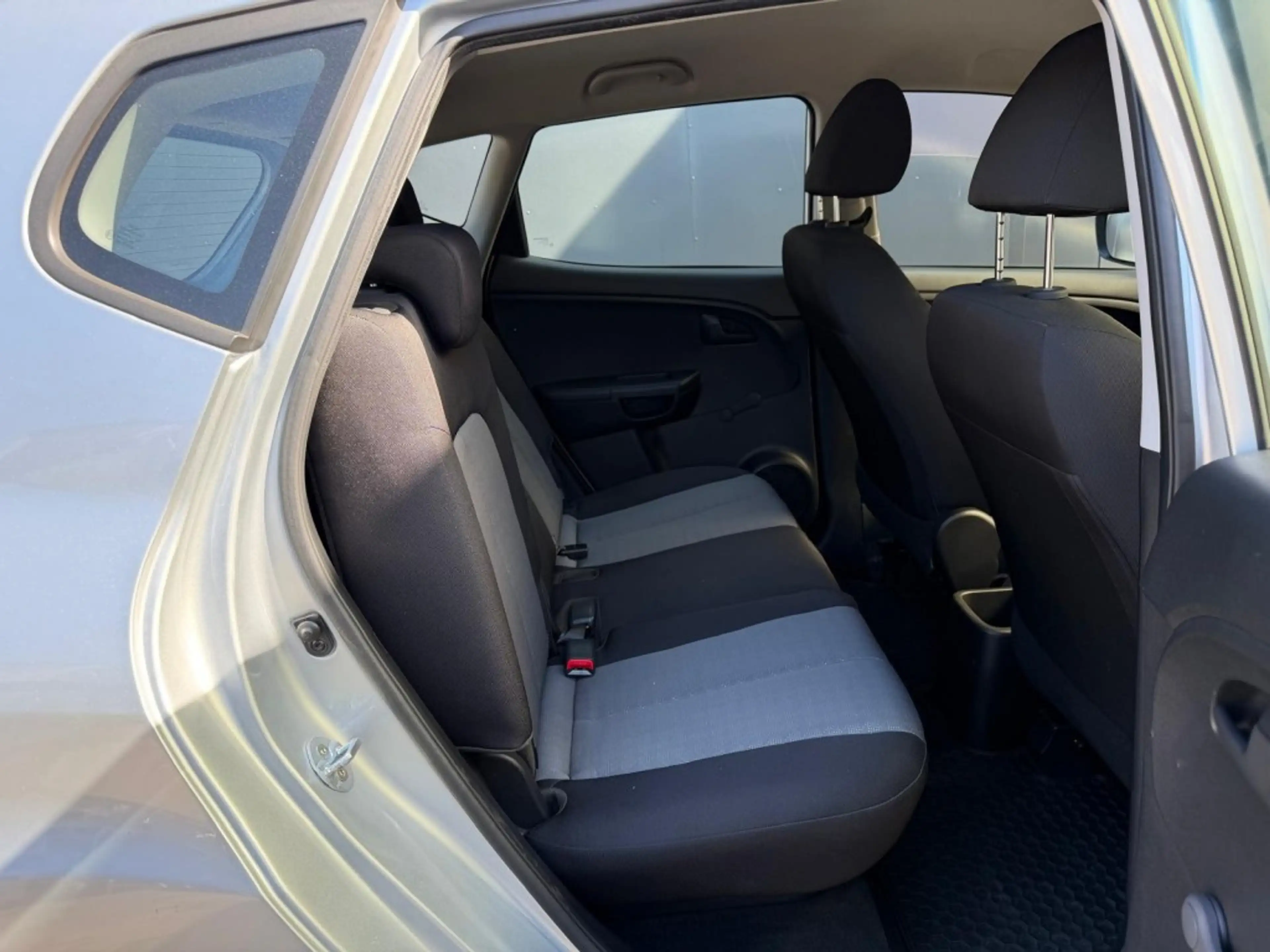 Kia Venga 1.4 CVVT EDITION — photo 10