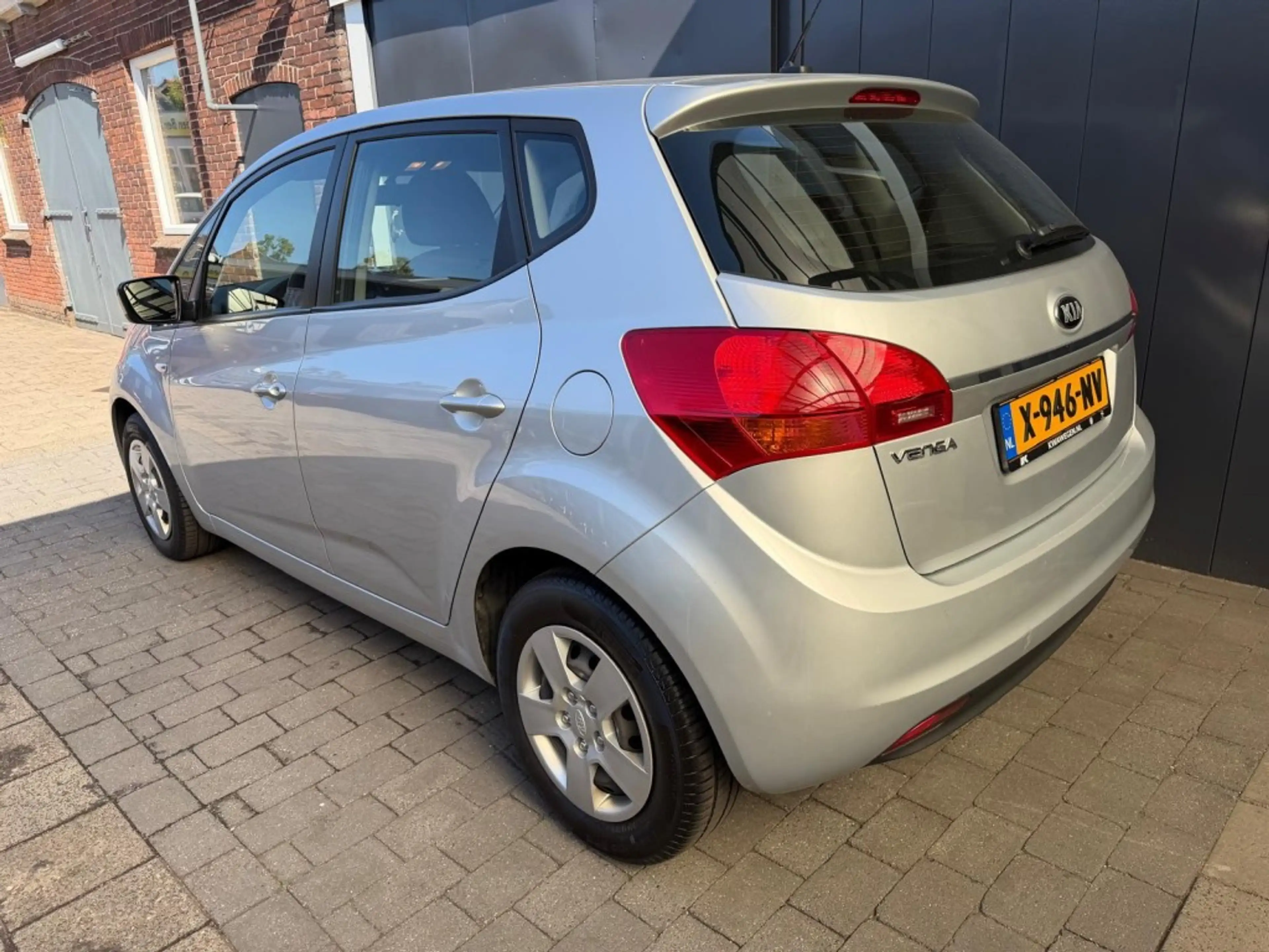 Kia Venga 1.4 CVVT EDITION — photo 2