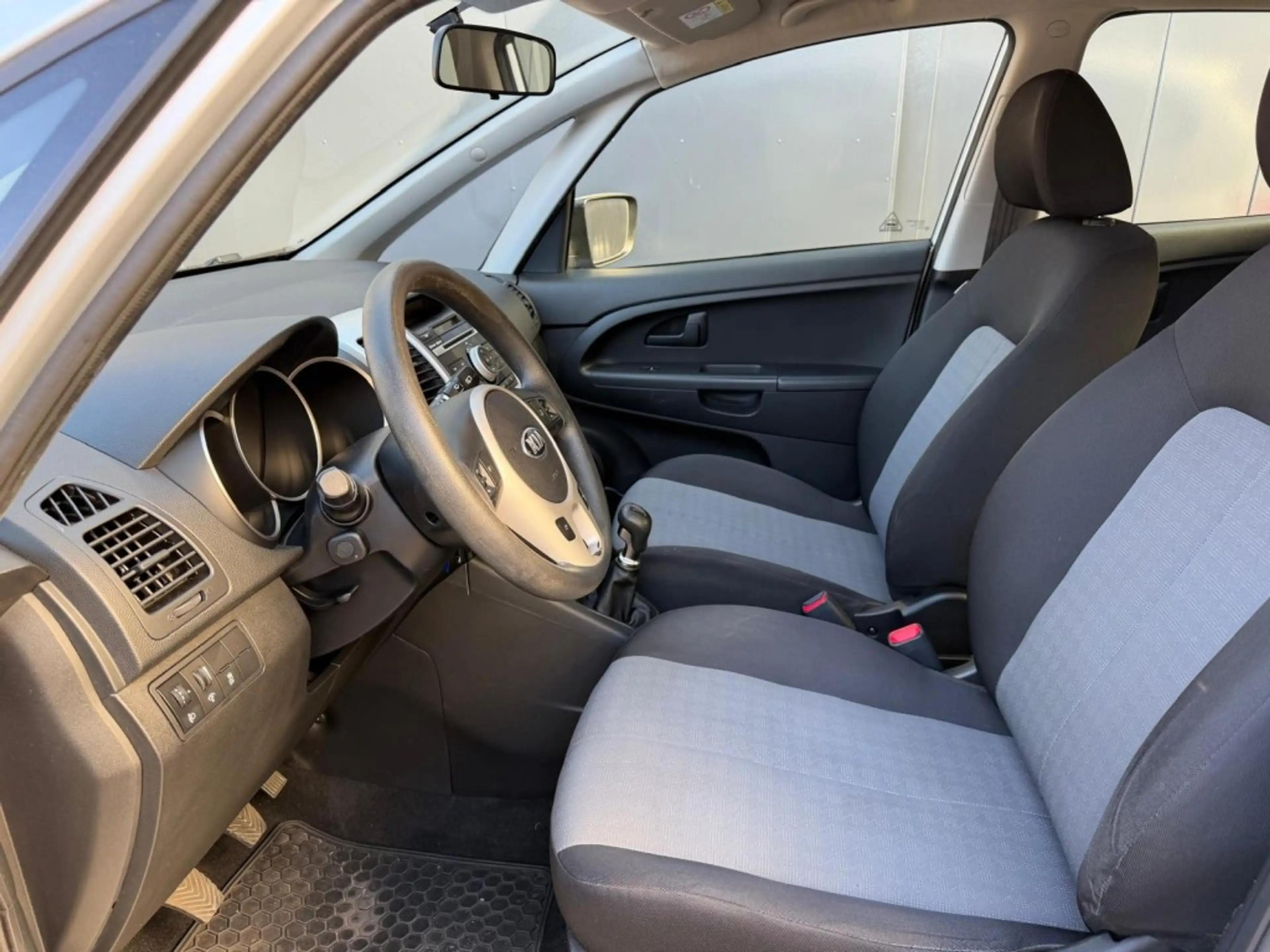 Kia Venga 1.4 CVVT EDITION — photo 7